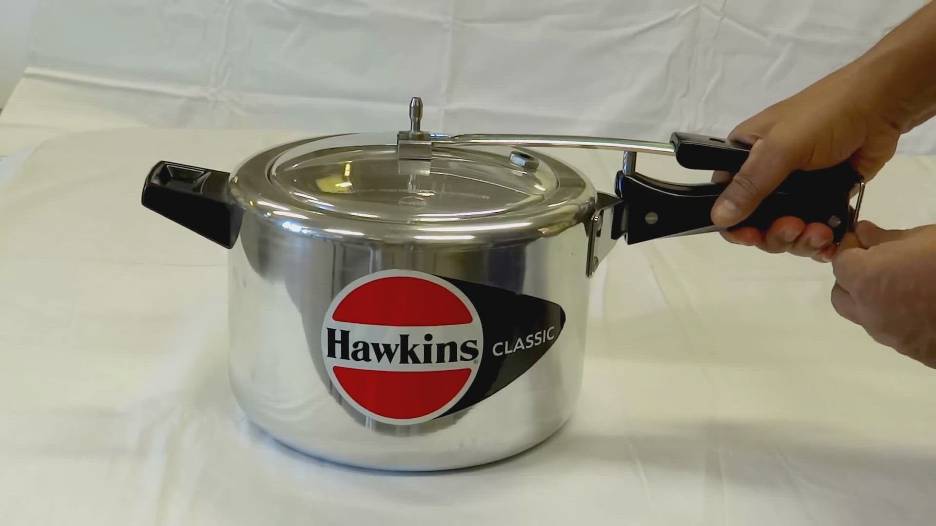 Hawkins Classic CL3T Aluminium ltr (Pack of) in Kolhapur at